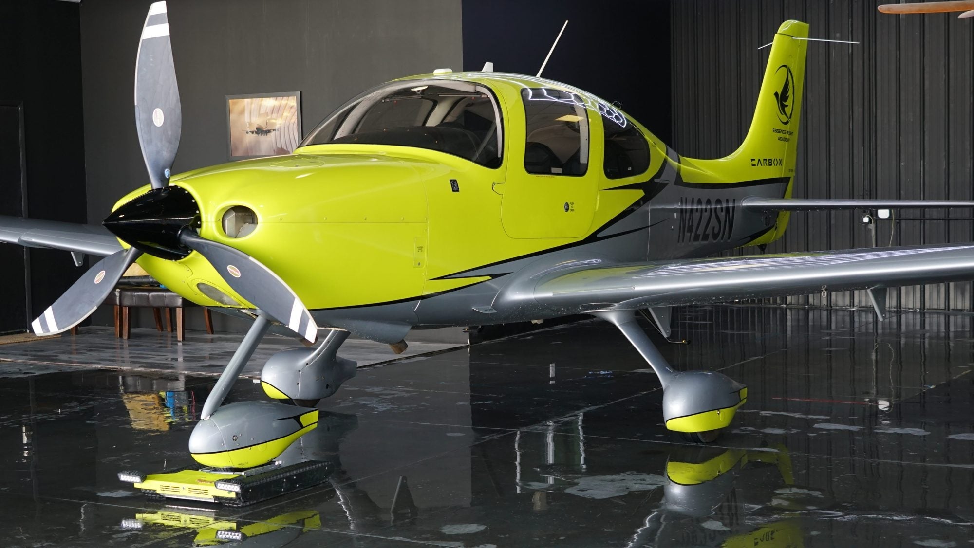 Cirrus SR22 glass cockpit — luxury discovery flight experience